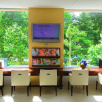 明るいひなたクリニック待合正面写真